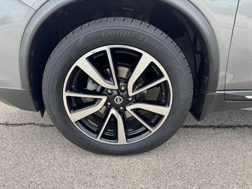 Gun Metallic 2019 Nissan Rogue SL