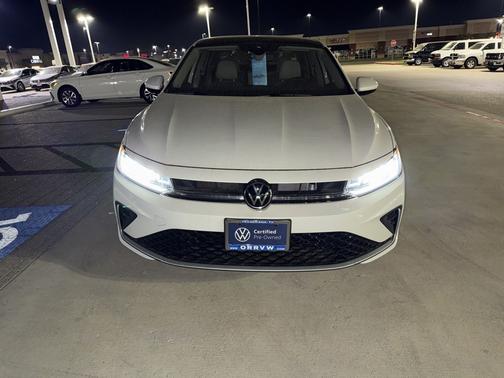 Opal White Pearl Effect 2025 Volkswagen Jetta 1.5T SE