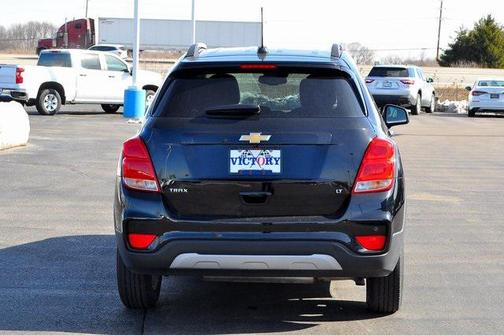 Mosaic Black Metallic 2019 Chevrolet Trax LT