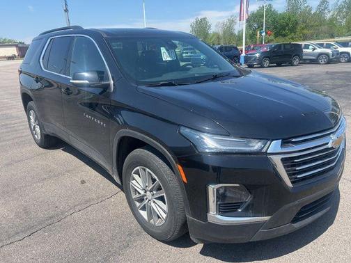 Mosaic Black Metallic 2023 Chevrolet Traverse LT Cloth