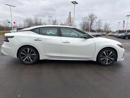 2023 Nissan Maxima SL