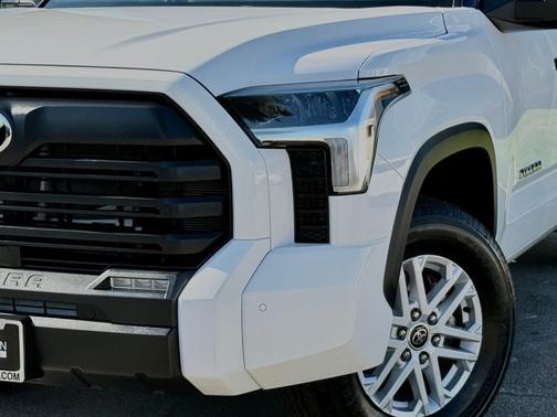 White 2022 Toyota Tundra SR5