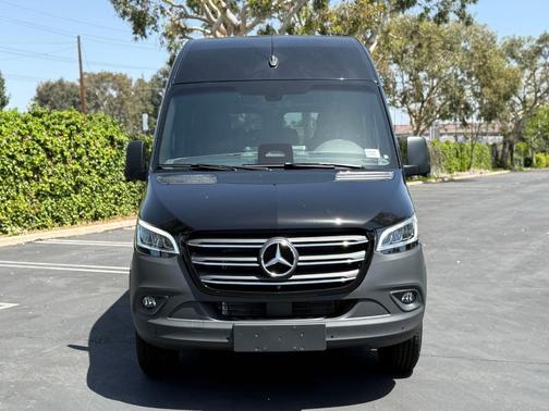 2025 Mercedes-Benz Sprinter 2500 144 WB Standard Roof Passenger