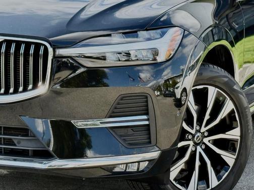 Onyx Black Metallic 2023 Volvo XC60 B5 Plus Bright Theme