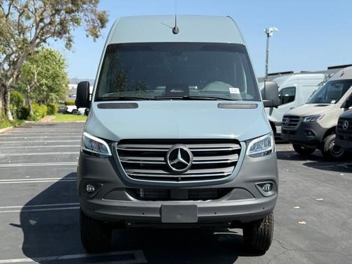 Electric 2026 Mercedes-Benz Sprinter 2500 Standard Roof