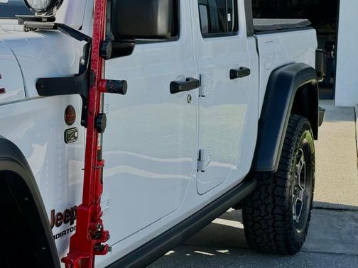 Bright White Clearcoat 2021 Jeep Gladiator Mojave
