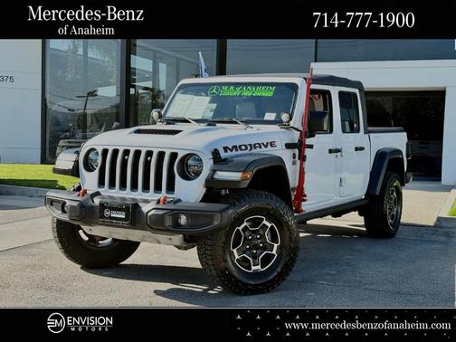 Bright White Clearcoat 2021 Jeep Gladiator Mojave
