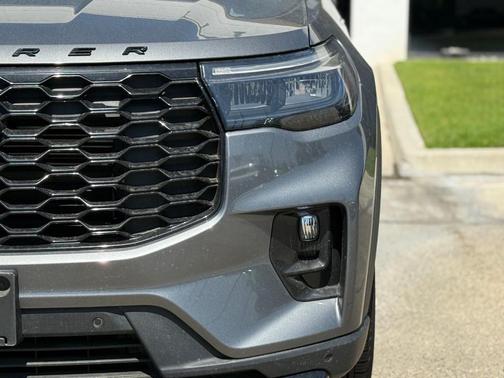 Gray Metallic 2025 Ford Explorer ST-Line