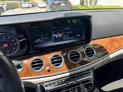 designo Diamond White 2017 Mercedes-Benz E-Class E 300