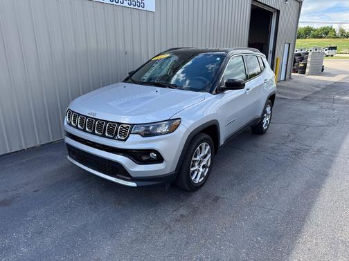 Silver Zynith Metallic Clearcoat 2025 Jeep Compass Limited