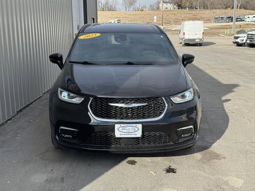 2025 Chrysler Pacifica L