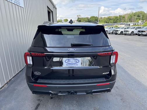 Agate Black Metallic 2026 Ford Explorer ST-Line