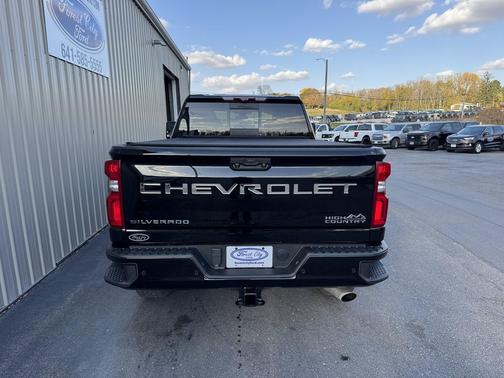 Black 2022 Chevrolet Silverado 2500 High Country