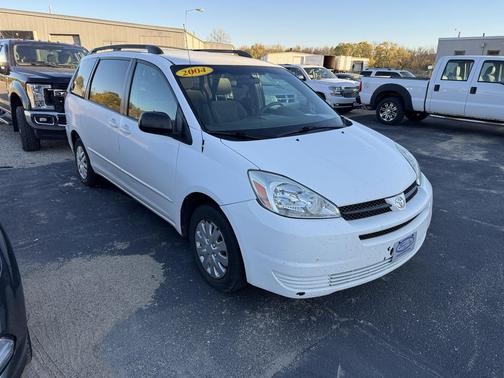 2004 Toyota Sienna LE