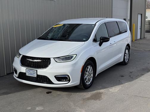 2025 Chrysler Pacifica L