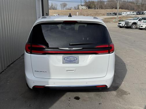 2025 Chrysler Pacifica L