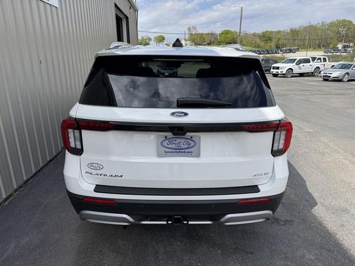 Star White Metallic Tri-Coat 2026 Ford Explorer Platinum