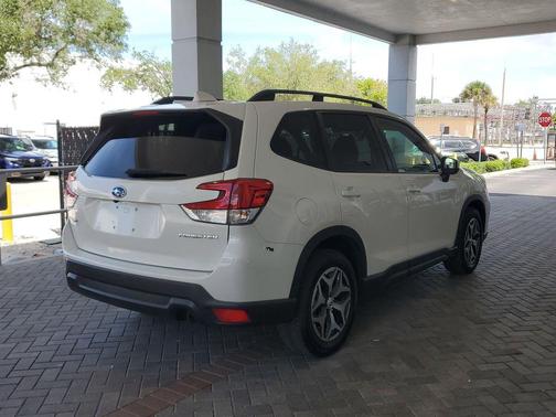 Crystal White Pearl 2020 Subaru Forester Premium