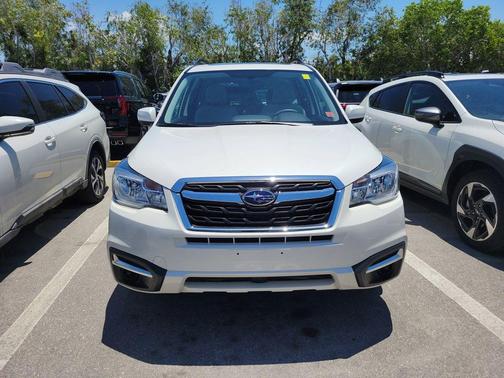 Crystal White Pearl 2018 Subaru Forester 2.5i Premium