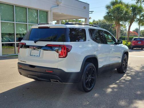 White Frost Tricoat 2023 GMC Acadia FWD SLT