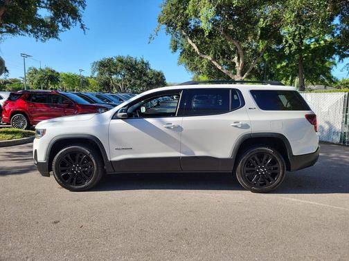 White Frost Tricoat 2023 GMC Acadia FWD SLT