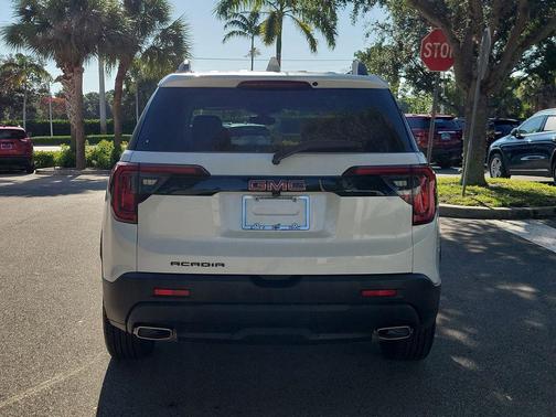 White Frost Tricoat 2023 GMC Acadia FWD SLT