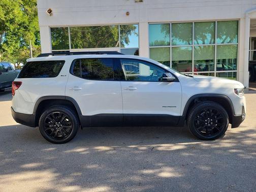 White Frost Tricoat 2023 GMC Acadia FWD SLT