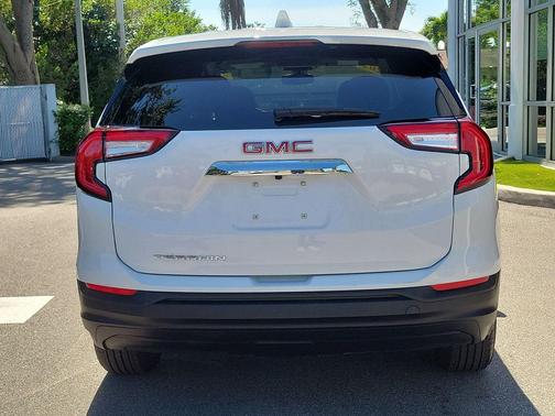 Summit White 2024 GMC Terrain SLE