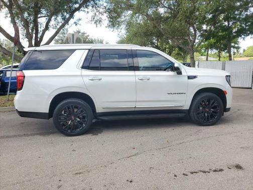 2023 GMC Yukon SLT