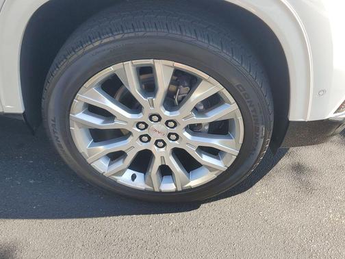 White Frost Tricoat 2024 GMC Acadia Denali