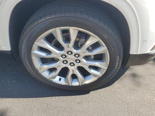 White Frost Tricoat 2024 GMC Acadia Denali