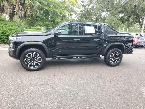 2025 GMC Canyon AT4