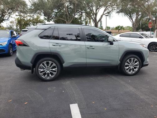 2022 Toyota RAV4 XLE Premium