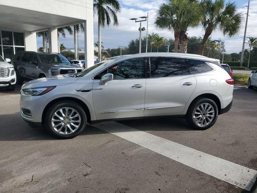 2020 Buick Enclave FWD Essence