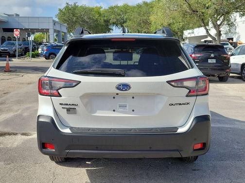 Crystal White Pearl 2025 Subaru Outback Onyx Edition