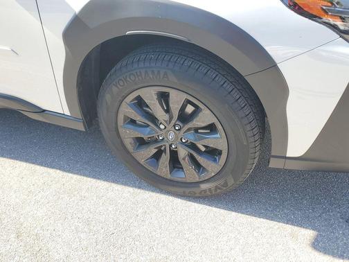Crystal White Pearl 2025 Subaru Outback Onyx Edition