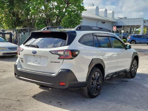 Crystal White Pearl 2025 Subaru Outback Onyx Edition