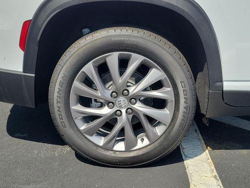 Iridescent White Tricoat 2026 Buick Enclave Preferred FWD