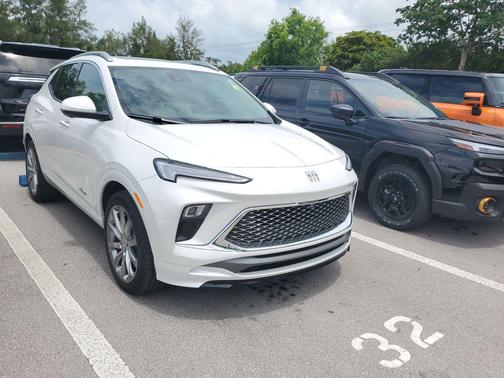 White Frost Tricoat 2024 Buick Encore GX Avenir