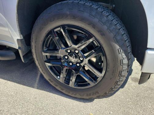 Summit White 2025 Chevrolet Silverado 1500 Custom