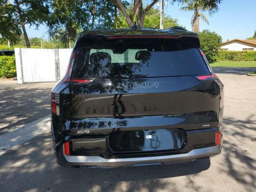 Aurora Black Pearl 2024 Kia EV9 GT-Line