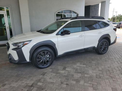 Crystal White Pearl 2024 Subaru Outback Onyx Edition