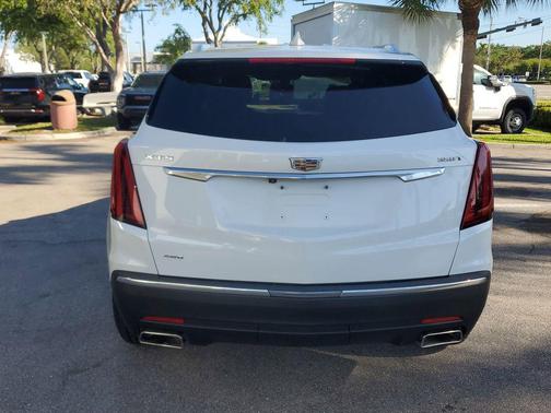 Crystal White Tricoat 2023 Cadillac XT5 Luxury