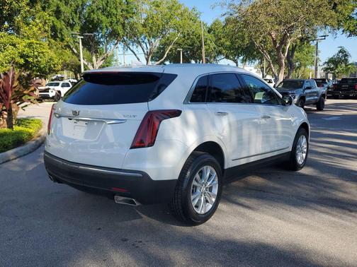 Crystal White Tricoat 2023 Cadillac XT5 Luxury