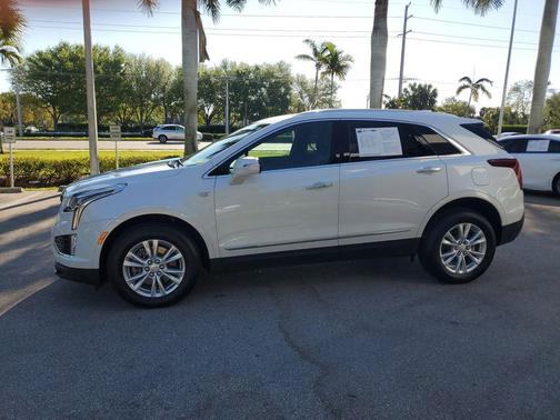 Crystal White Tricoat 2023 Cadillac XT5 Luxury