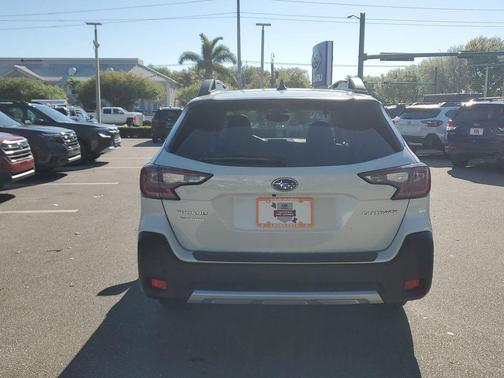Crystal White Pearl 2023 Subaru Outback Limited