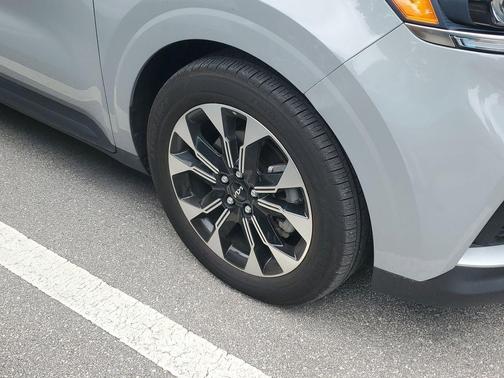 2024 Kia Carnival EX