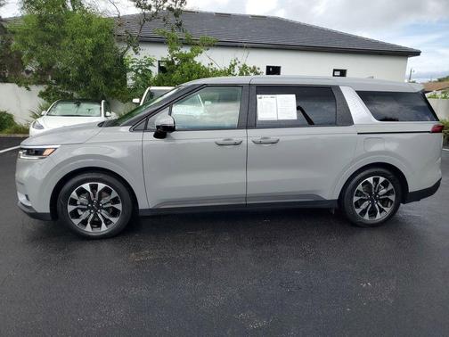 2024 Kia Carnival EX