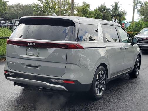 2024 Kia Carnival EX