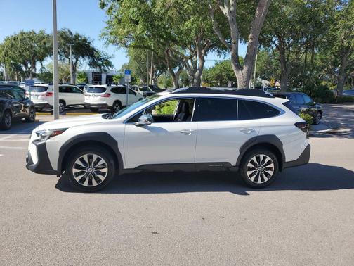 Crystal White Pearl 2024 Subaru Outback Touring